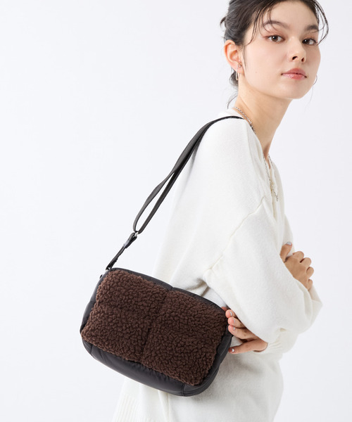 LeSportsac(レスポートサック)の「PUFFY CUBE CROSSBODY ダークチョコレートシェルパ(ショルダーバッグ・レディース・ブラウン・FREE)」の7枚目の写真