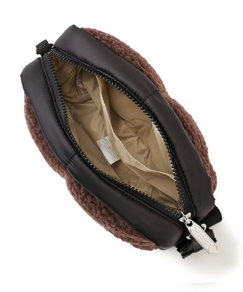 LeSportsac(レスポートサック)の「PUFFY CUBE CROSSBODY ダークチョコレートシェルパ(ショルダーバッグ・レディース・ブラウン・FREE)」の5枚目の写真