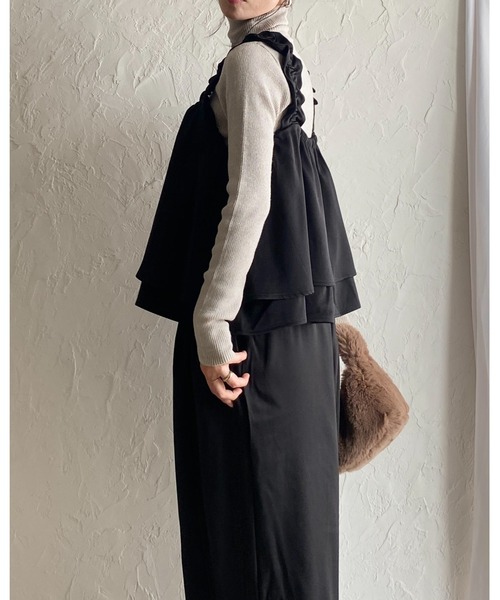 She's Closet(シーズクローゼット)の「肩フリルショルダーギャザーキャミソールビスチェ&ロングカーブワイドパンツセットアップ(セットアップ・レディース・ブラック/チャコールグレー/ブラウン・FREE)」の5枚目の写真