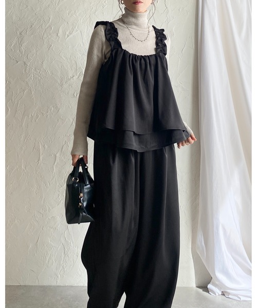 She's Closet(シーズクローゼット)の「肩フリルショルダーギャザーキャミソールビスチェ&ロングカーブワイドパンツセットアップ(セットアップ・レディース・ブラック/チャコールグレー/ブラウン・FREE)」の6枚目の写真