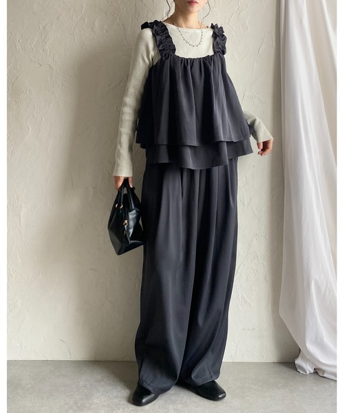 She's Closet(シーズクローゼット)の「肩フリルショルダーギャザーキャミソールビスチェ&ロングカーブワイドパンツセットアップ(セットアップ・レディース・ブラック/チャコールグレー/ブラウン・FREE)」の9枚目の写真