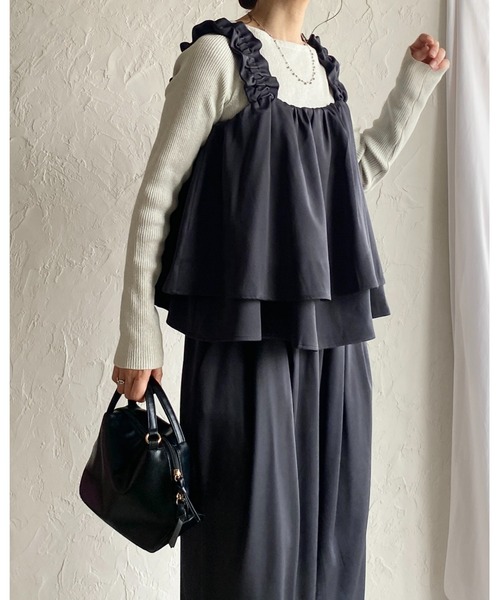 She's Closet(シーズクローゼット)の「肩フリルショルダーギャザーキャミソールビスチェ&ロングカーブワイドパンツセットアップ(セットアップ・レディース・ブラック/チャコールグレー/ブラウン・FREE)」の10枚目の写真