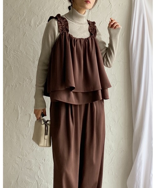 She's Closet(シーズクローゼット)の「肩フリルショルダーギャザーキャミソールビスチェ&ロングカーブワイドパンツセットアップ(セットアップ・レディース・ブラック/チャコールグレー/ブラウン・FREE)」の13枚目の写真