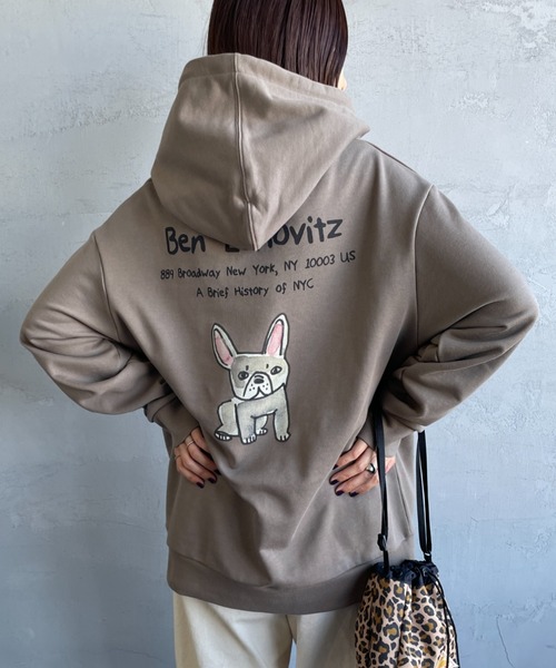 Ben Lenovitz（ベンレノビッツ）の「[BEN LENOVITZ/ベン レノビッツ] ワンポイント刺繍 DOG バックプリントスウェットパーカー（スウェット・レディース・ブラック/ベージュ・M/L/S）」の2枚目の写真