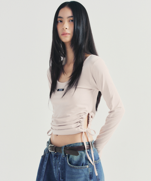 NICK&NICOLE（ニックアンドニコール）の「LABEL STRING SLIM LONG SLEEVE TOP_BEIGE（Tシャツ/カットソー・レディース・その他・FREE）」の2枚目の写真