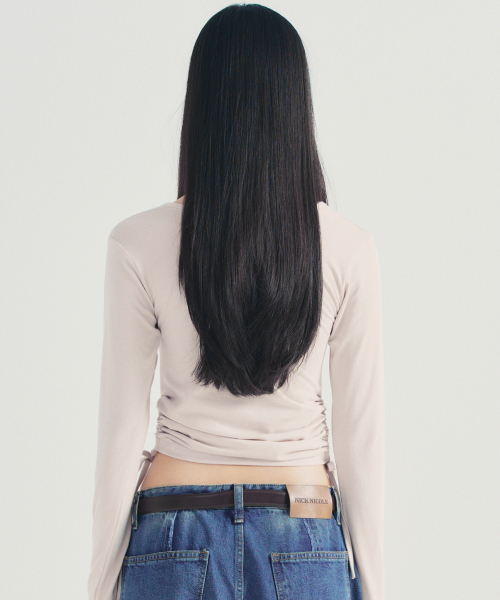 NICK&NICOLE（ニックアンドニコール）の「LABEL STRING SLIM LONG SLEEVE TOP_BEIGE（Tシャツ/カットソー・レディース・その他・FREE）」の3枚目の写真