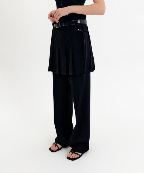 LOOKAST(ルックキャスト)の「ボリンプリーツレイヤードパンツ_ブラック(その他パンツ・レディース・ブラック・SMALL/MEDIUM)」の1枚目の写真