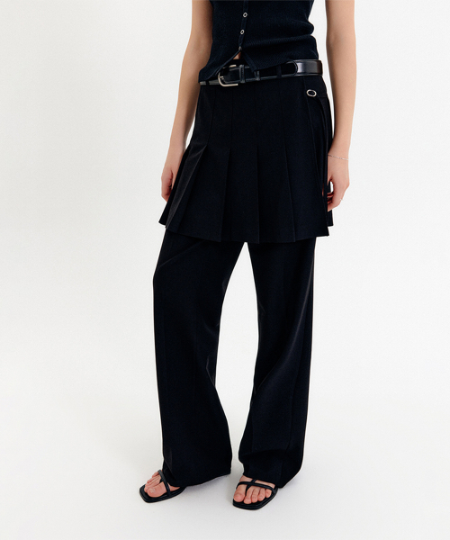LOOKAST(ルックキャスト)の「ボリンプリーツレイヤードパンツ_ブラック(その他パンツ・レディース・ブラック・SMALL/MEDIUM)」の4枚目の写真