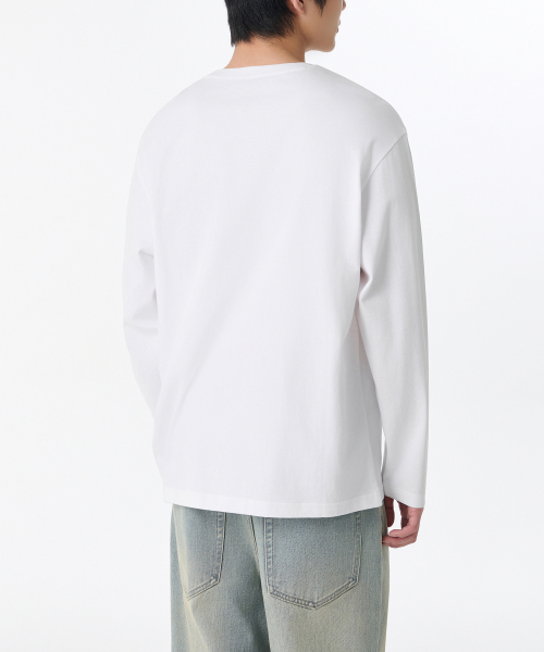 MUSINSA STANDARD（ムシンサスタンダード）の「リラックスドクルーネック長袖Tシャツ[ホワイト]（Tシャツ/カットソー・メンズ・その他・SMALL/MEDIUM/LARGE/X-LARGE/XX-LARGE/XXX-LARGE）」の2枚目の写真