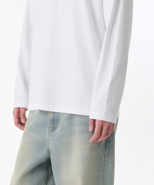 MUSINSA STANDARD（ムシンサスタンダード）の「リラックスドクルーネック長袖Tシャツ[ホワイト]（Tシャツ/カットソー・メンズ・その他・SMALL/MEDIUM/LARGE/X-LARGE/XX-LARGE/XXX-LARGE）」の4枚目の写真