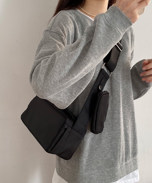 yuue' ( wear )(ユーイ)の「ペットボトルが入る◎ポーチ付きスクエアショルダーボディバッグ(ショルダーバッグ・レディース・アイボリー/ブラック・FREE)」の3枚目の写真