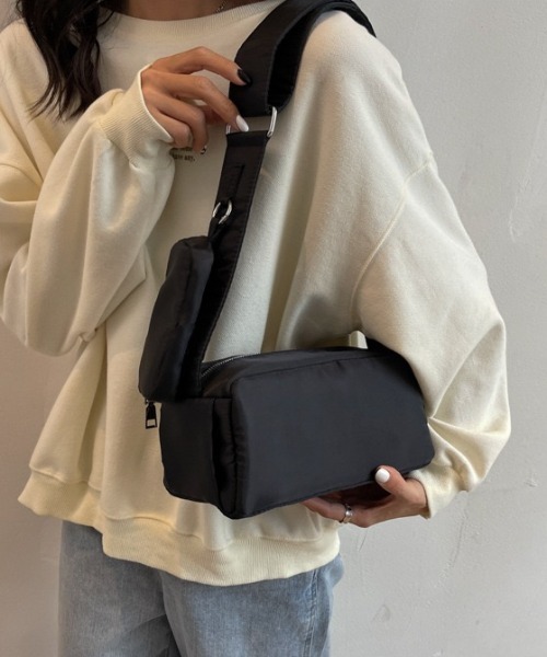 yuue' ( wear )(ユーイ)の「ペットボトルが入る◎ポーチ付きスクエアショルダーボディバッグ(ショルダーバッグ・レディース・アイボリー/ブラック・FREE)」の8枚目の写真