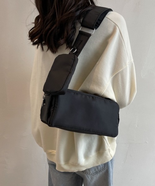 yuue' ( wear )(ユーイ)の「ペットボトルが入る◎ポーチ付きスクエアショルダーボディバッグ(ショルダーバッグ・レディース・アイボリー/ブラック・FREE)」の10枚目の写真