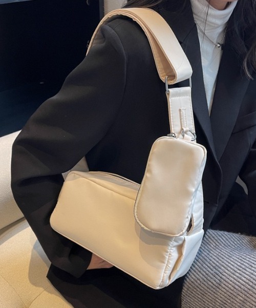 yuue' ( wear )(ユーイ)の「ペットボトルが入る◎ポーチ付きスクエアショルダーボディバッグ(ショルダーバッグ・レディース・アイボリー/ブラック・FREE)」の19枚目の写真