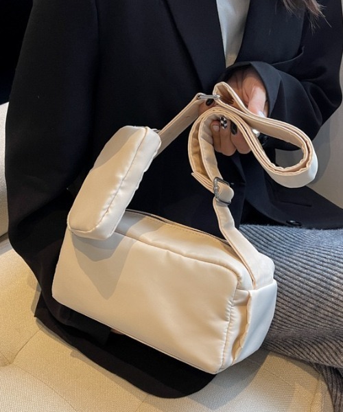 yuue' ( wear )(ユーイ)の「ペットボトルが入る◎ポーチ付きスクエアショルダーボディバッグ(ショルダーバッグ・レディース・アイボリー/ブラック・FREE)」の20枚目の写真