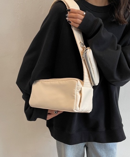 yuue' ( wear )(ユーイ)の「ペットボトルが入る◎ポーチ付きスクエアショルダーボディバッグ(ショルダーバッグ・レディース・アイボリー/ブラック・FREE)」の21枚目の写真