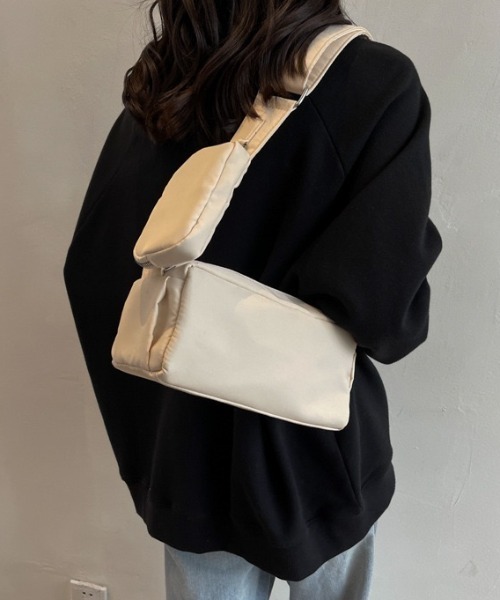 yuue' ( wear )(ユーイ)の「ペットボトルが入る◎ポーチ付きスクエアショルダーボディバッグ(ショルダーバッグ・レディース・アイボリー/ブラック・FREE)」の22枚目の写真