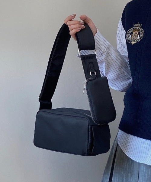yuue' ( wear )(ユーイ)の「ペットボトルが入る◎ポーチ付きスクエアショルダーボディバッグ(ショルダーバッグ・レディース・アイボリー/ブラック・FREE)」の12枚目の写真