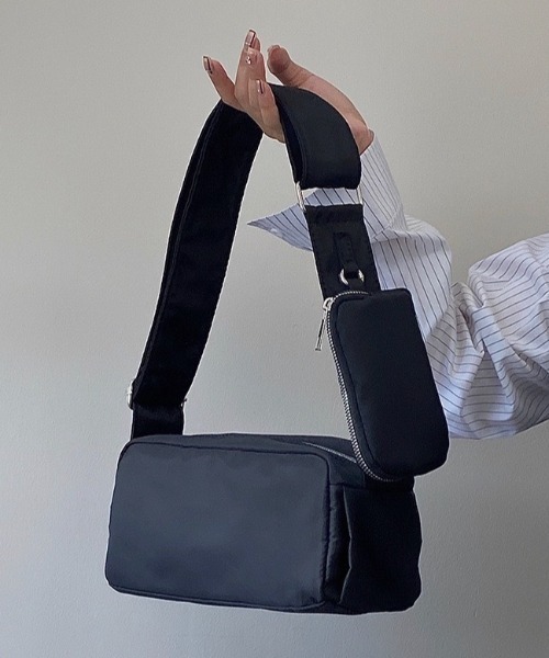 yuue' ( wear )(ユーイ)の「ペットボトルが入る◎ポーチ付きスクエアショルダーボディバッグ(ショルダーバッグ・レディース・アイボリー/ブラック・FREE)」の13枚目の写真