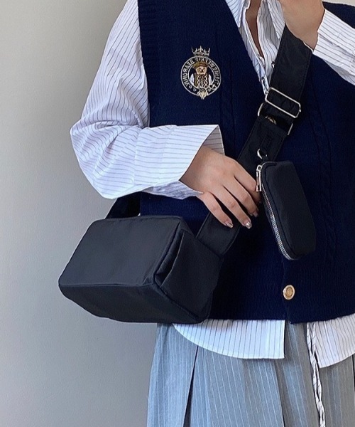 yuue' ( wear )(ユーイ)の「ペットボトルが入る◎ポーチ付きスクエアショルダーボディバッグ(ショルダーバッグ・レディース・アイボリー/ブラック・FREE)」の16枚目の写真