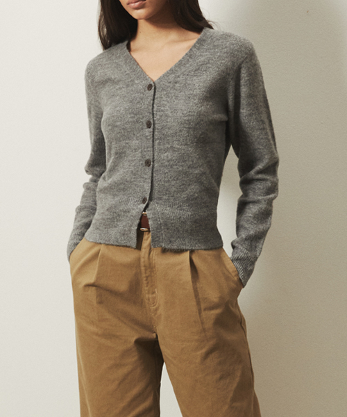 LADY VOLUME(レディーボリューム)の「V-NECK WOOL BUTTON KNIT CARDIGAN_GRAY(カーディガン/ボレロ・レディース・その他・SMALL/MEDIUM)」の1枚目の写真