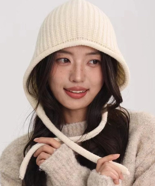 耳当て＆調節できる顎紐付き】リボンが結べるバックスリットニット