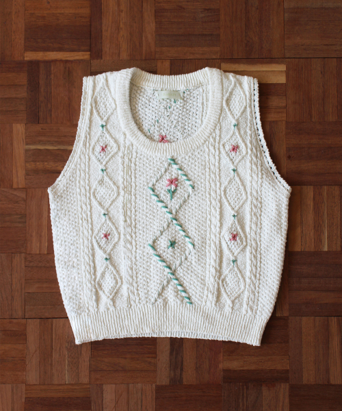 RUBATI（ルバティ）の「孫刺繍ビンテージフラワーニットベスト_アイボリー（ベスト・レディース・その他・FREE）」の3枚目の写真