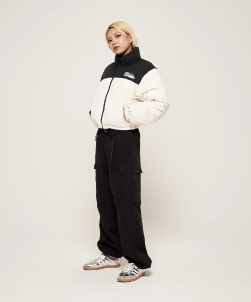 FIRST DOWN(ファーストダウン)の「FIRST DOWN SHORT BUBBLE DOWN JKT MICROFT(R)(ファーストダウン ショート バブルダウンジャケット マイクロフト)(ダウンジャケット/コート・レディース・ベージュ系/ホワイト/ブラック・SMALL/MEDIUM)」の9枚目の写真