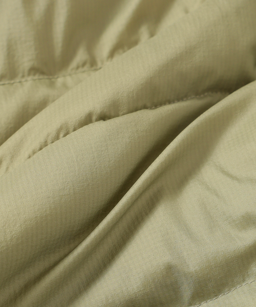 B.C STOCK（ベーセーストック）の「コンパクトフィット ライトダウンジャケット（ダウンジャケット/コート・メンズ・ブラック/カーキ/ブルー系その他/オレンジ系その他・MEDIUM/LARGE）」の10枚目の写真