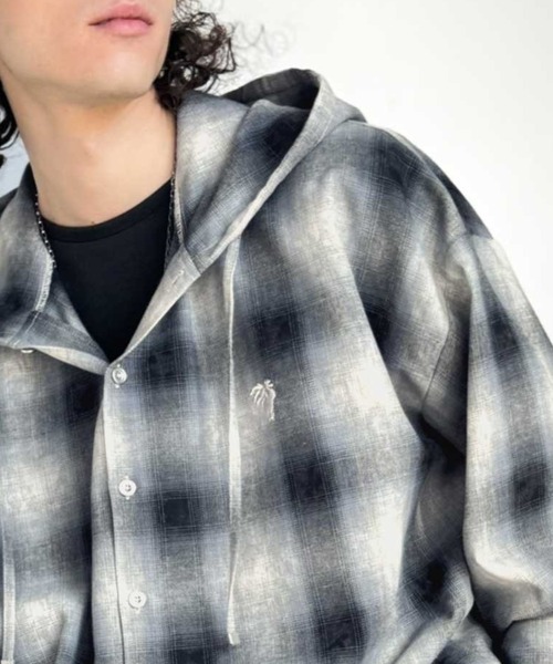 Java（ジャバ）の「《JaVaジャバコラボ》フードが醸す洗練された遊び心。ヴィンテージ風チェック柄シャツパーカー（シャツ/ブラウス・メンズ・ブラック/ブルー・LARGE/MEDIUM/SMALL）」の2枚目の写真