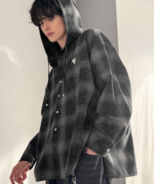 Java（ジャバ）の「《JaVaジャバコラボ》フードが醸す洗練された遊び心。ヴィンテージ風チェック柄シャツパーカー（シャツ/ブラウス・メンズ・ブラック/ブルー・LARGE/MEDIUM/SMALL）」の6枚目の写真