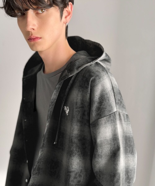 Java（ジャバ）の「《JaVaジャバコラボ》フードが醸す洗練された遊び心。ヴィンテージ風チェック柄シャツパーカー（シャツ/ブラウス・メンズ・ブラック/ブルー・LARGE/MEDIUM/SMALL）」の10枚目の写真