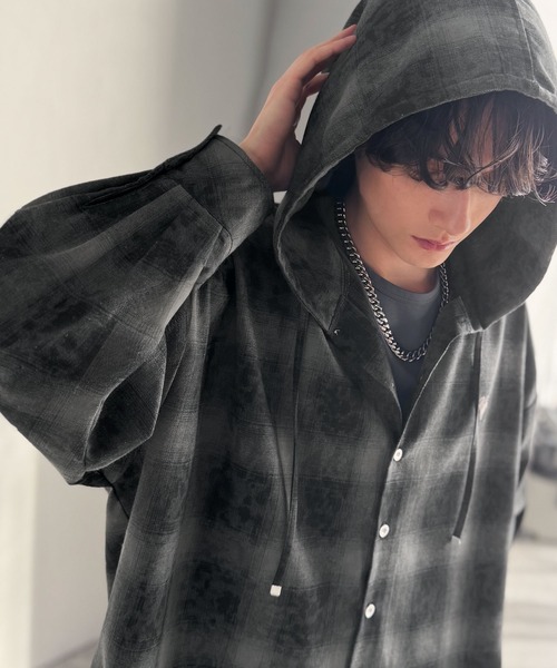 Java（ジャバ）の「《JaVaジャバコラボ》フードが醸す洗練された遊び心。ヴィンテージ風チェック柄シャツパーカー（シャツ/ブラウス・メンズ・ブラック/ブルー・LARGE/MEDIUM/SMALL）」の3枚目の写真