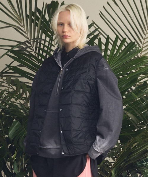 MAISON SPECIAL(メゾンスペシャル)の「《UNISEX》【TAION/タイオン】Vネックボタン インナーダウンベスト【MAISON SPECIAL/メゾンスペシャル】(ダウンベスト・メンズ・チャコールグレー/カーキ/ブラック/ライトグレー・0/1/3/2)」の1枚目の写真
