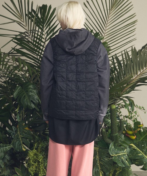 MAISON SPECIAL(メゾンスペシャル)の「《UNISEX》【TAION/タイオン】Vネックボタン インナーダウンベスト【MAISON SPECIAL/メゾンスペシャル】(ダウンベスト・メンズ・チャコールグレー/カーキ/ブラック/ライトグレー・0/1/3/2)」の8枚目の写真