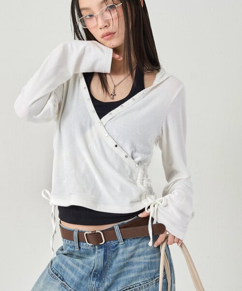 WHO'S WHO gallery(フーズフーギャラリー)の「STUDS RIB WRAP HOODIE(パーカー・レディース・オフホワイト/ブラック/グレー/チャコールグレー/カーキ・FREE)」の1枚目の写真