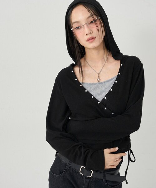 WHO'S WHO gallery(フーズフーギャラリー)の「STUDS RIB WRAP HOODIE(パーカー・レディース・オフホワイト/ブラック/グレー/チャコールグレー/カーキ・FREE)」の2枚目の写真