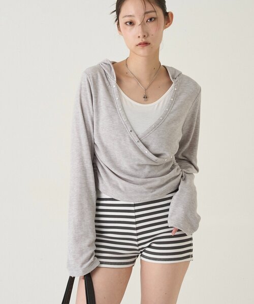 WHO'S WHO gallery(フーズフーギャラリー)の「STUDS RIB WRAP HOODIE(パーカー・レディース・オフホワイト/ブラック/グレー/チャコールグレー/カーキ・FREE)」の13枚目の写真