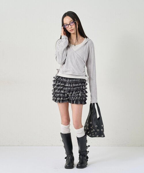 WHO'S WHO gallery(フーズフーギャラリー)の「STUDS RIB WRAP HOODIE(パーカー・レディース・オフホワイト/ブラック/グレー/チャコールグレー/カーキ・FREE)」の6枚目の写真