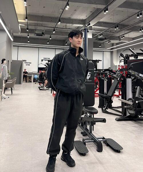TOLANCE(トランス)の「パイピングトラックスポーティジャケット(ジャージ・メンズ・ブラック・MEDIUM/LARGE/X-LARGE/2XL)」の3枚目の写真