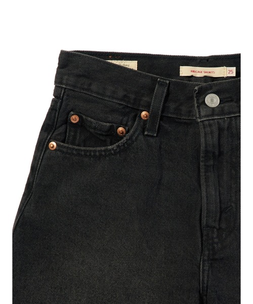 Levi's(リーバイス)の「Levi's/リーバイス RIBCAGE ショーツ ブラック(デニムパンツ・レディース・ブラック・28inch/27inch/25inch/26inch/24inch/23inch)」の3枚目の写真