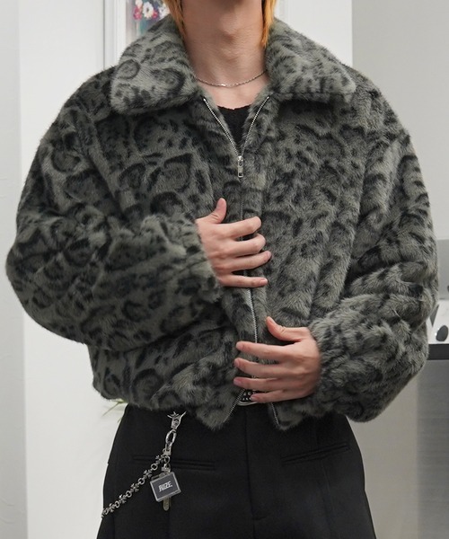 GLARE(グレア)の「【GLARE】レオパード クロップド ファーブルゾン / Leopard Cropped Fur Blouson(ブルゾン・メンズ・グレー/ブラウン・M/L)」の2枚目の写真