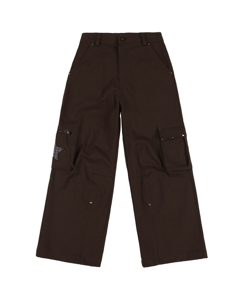 OURSAYSOUR(アワーセイアワー)の「スクエアスタッズアイレットカーゴパンツブラウン(その他パンツ・レディース・ダークブラウン・M/L)」の1枚目の写真