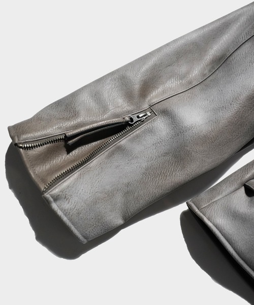 CAMPHOR WOOD(カンファーウッド)の「FADED SHORT LENGTH PU-LEATHER JACKET / フェードショート丈PUレザージャケット(ライダースジャケット・メンズ・ダークブラウン/スミクロ・LARGE/MEDIUM)」の10枚目の写真
