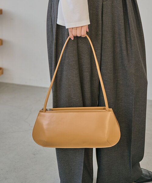CAPRICIEUX LE'MAGE(カプリシューレマージュ)の「2ルームミニマルワイドバッグ(ショルダーバッグ・レディース・ブラック/キャメル・FREE)」の1枚目の写真
