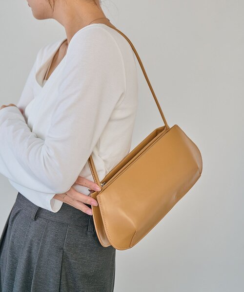 CAPRICIEUX LE'MAGE(カプリシューレマージュ)の「2ルームミニマルワイドバッグ(ショルダーバッグ・レディース・ブラック/キャメル・FREE)」の8枚目の写真