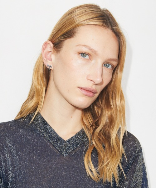 TORY BURCH(トリーバーチ)の「キュリオシティ ボウ ピアス(ピアス(両耳用)・レディース・シルバー/ゴールド・ONE SIZE)」の3枚目の写真