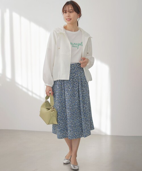 組曲(クミキョク)の「ロゴ刺繍 Tシャツ(Tシャツ/カットソー・レディース・ライトグレー系/ホワイト系・2/3)」の4枚目の写真