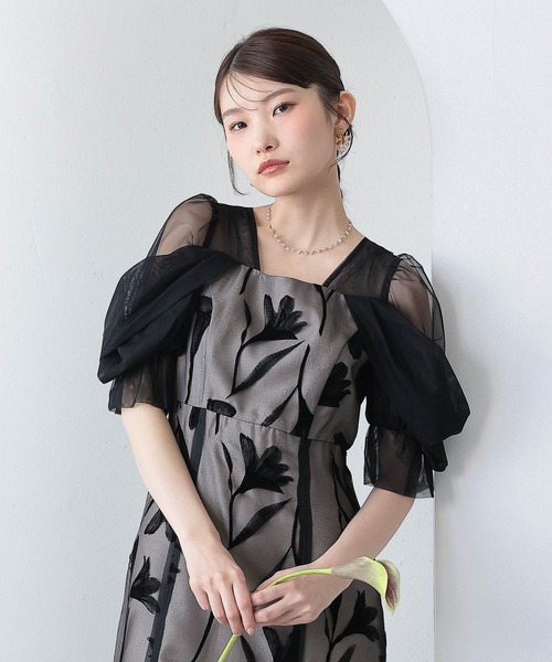 Kana(カナ)の「フロッキーレースオフショルダー風スリーブAラインワンピースドレス パーティー 結婚式 お呼ばれ オケージョン(ドレス・レディース・ブラウン/ブラック/ネイビー・M)」の4枚目の写真