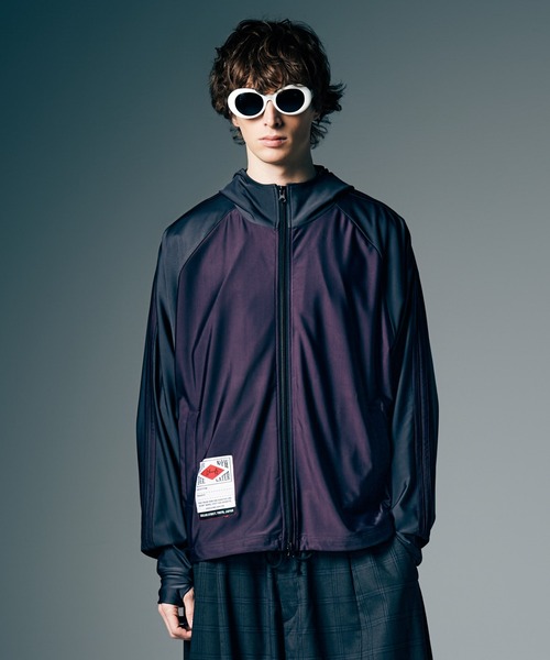 glamb(グラム)の「Rash Guard Hood Jersey / ラッシュガードフードジャージ(ジャージ・メンズ・ブラック/ワイン・S/M/L)」の7枚目の写真